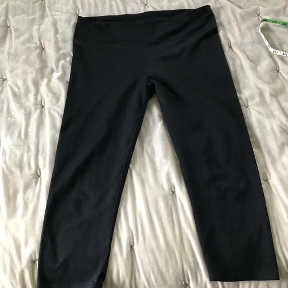 Black Fabletics salar crop legging